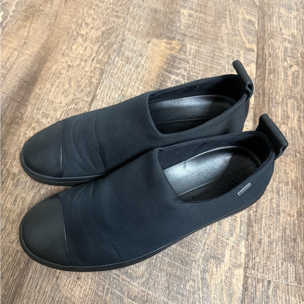 Ecco Black Slip-On Flats